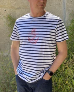 Illustration du t-shirt homme cousu d’après le patron couture KOPAINS disponible en PDF et pochette.