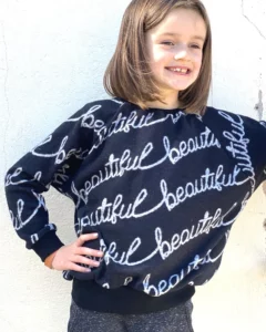 Photo du sweat enfant cousu d’après le patron couture Romy PDF MelleMalabar
