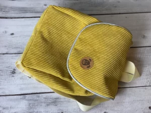 Patron PDF sac à dos enfant Krapona, modèle doublé à fermeture aimantée et ouverture élastiquée.